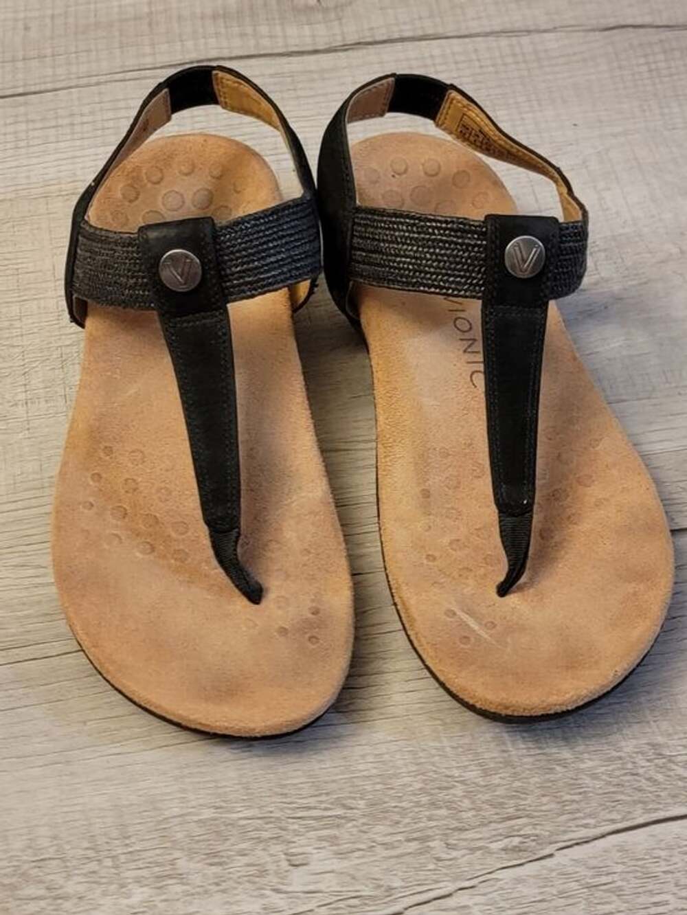 Vionic Black Thong Sandals - Supportive Women's Footwear Size 8.5